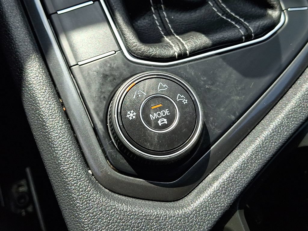 Used 2022 Volkswagen Tiguan SE AWD/4WD image 23