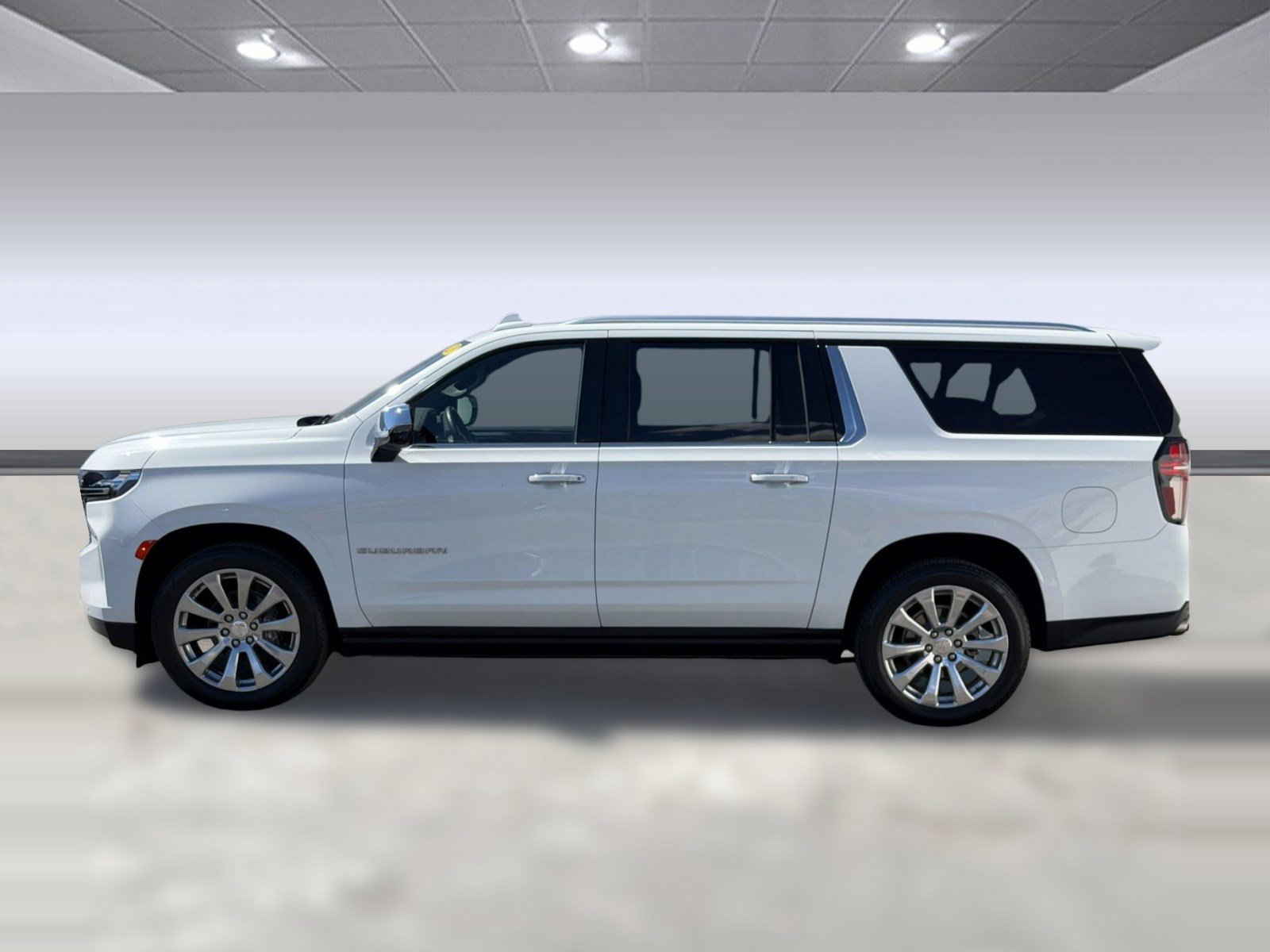 Used 2023 Chevrolet Suburban Premier w/ Premium Package 2 AWD/4WD image 2