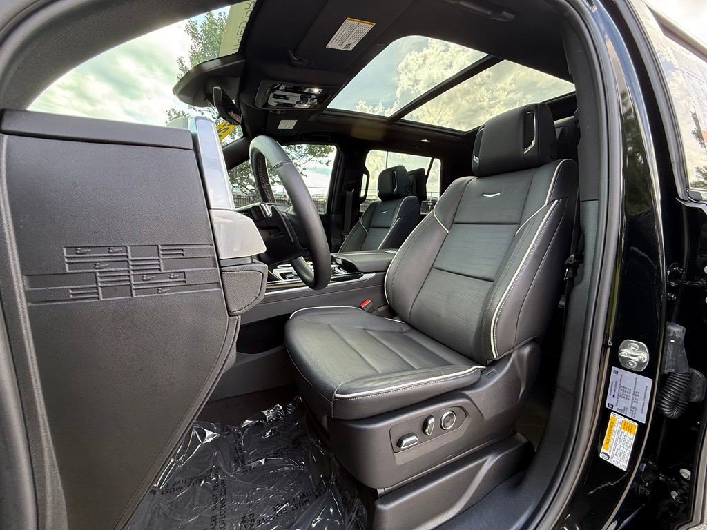 Certified 2025 Cadillac Escalade Sport w/ Touring Package AWD/4WD image 6
