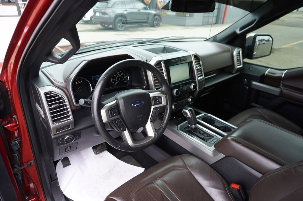 Used 2015 Ford F150 Platinum w/ Equipment Group 701A Luxury image 3