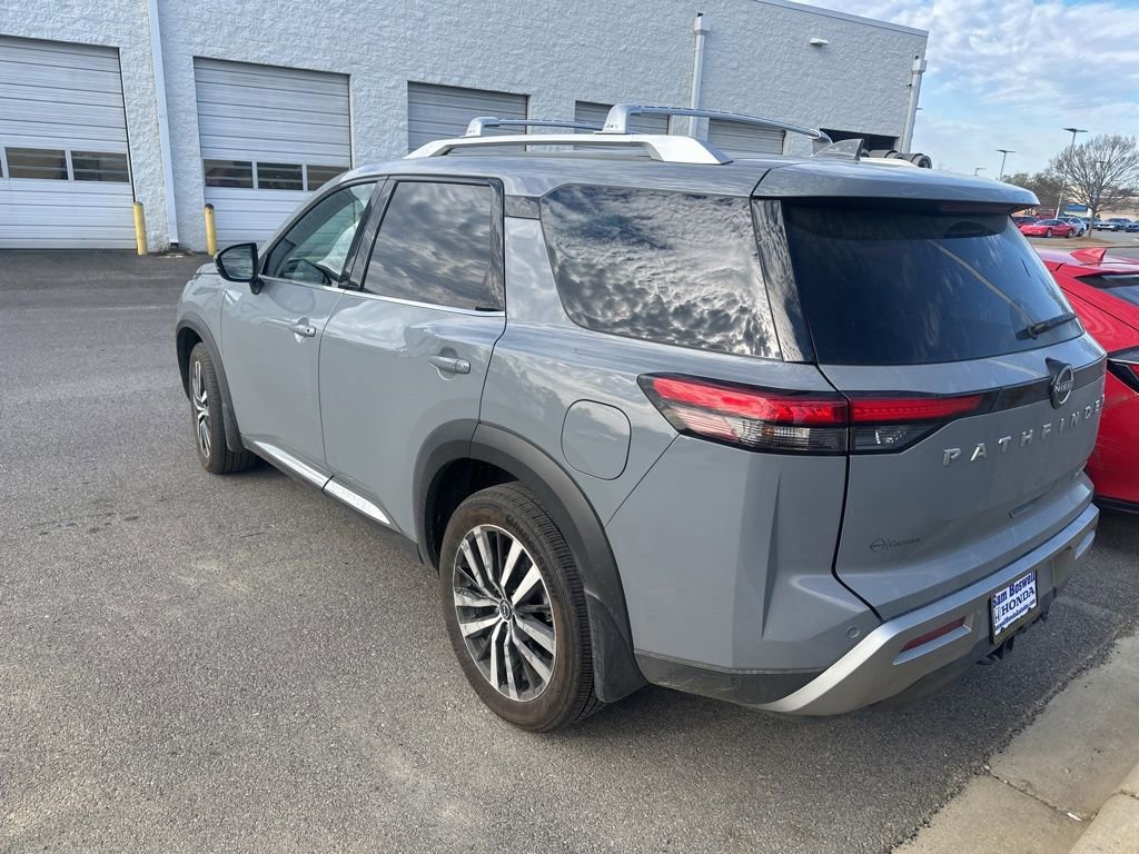 Used 2025 Nissan Pathfinder Platinum w/ Cargo Package image 7