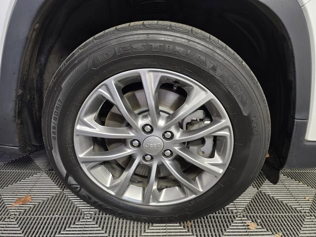 Used 2020 Jeep Cherokee Latitude Plus image 9