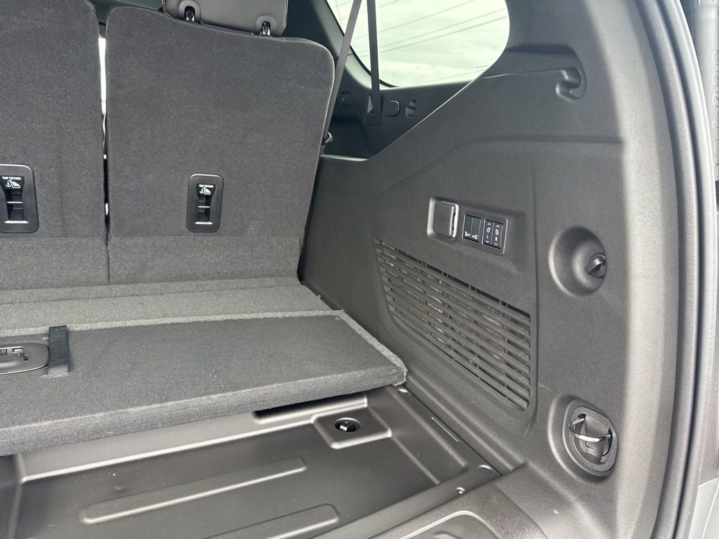 New 2026 GMC Yukon XL Elevation w/ LPO, Elevation Black Package image 36
