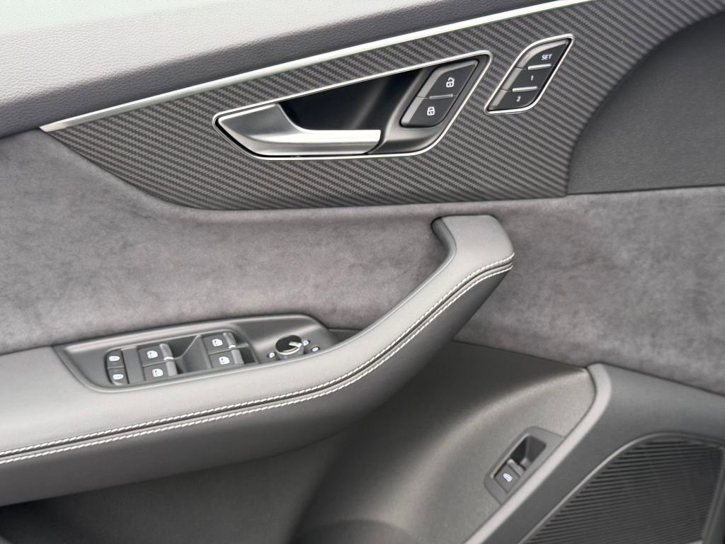 New 2026 Audi SQ7 Premium Plus AWD/4WD image 12