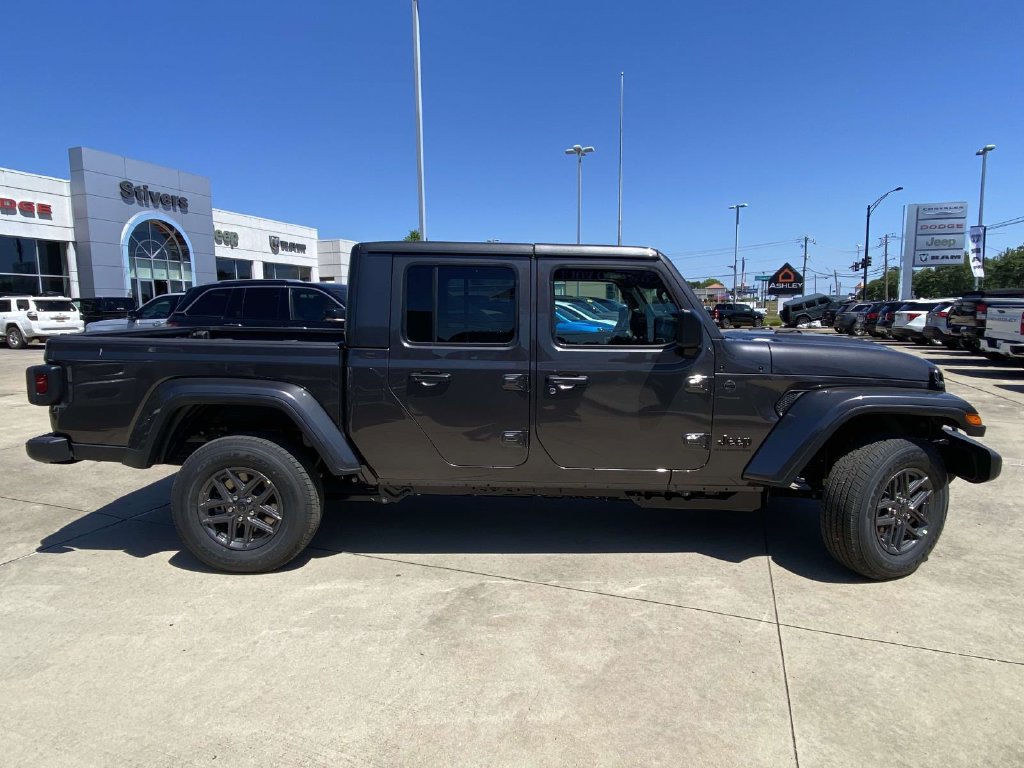 New 2026 Jeep Gladiator Sport AWD/4WD image 35
