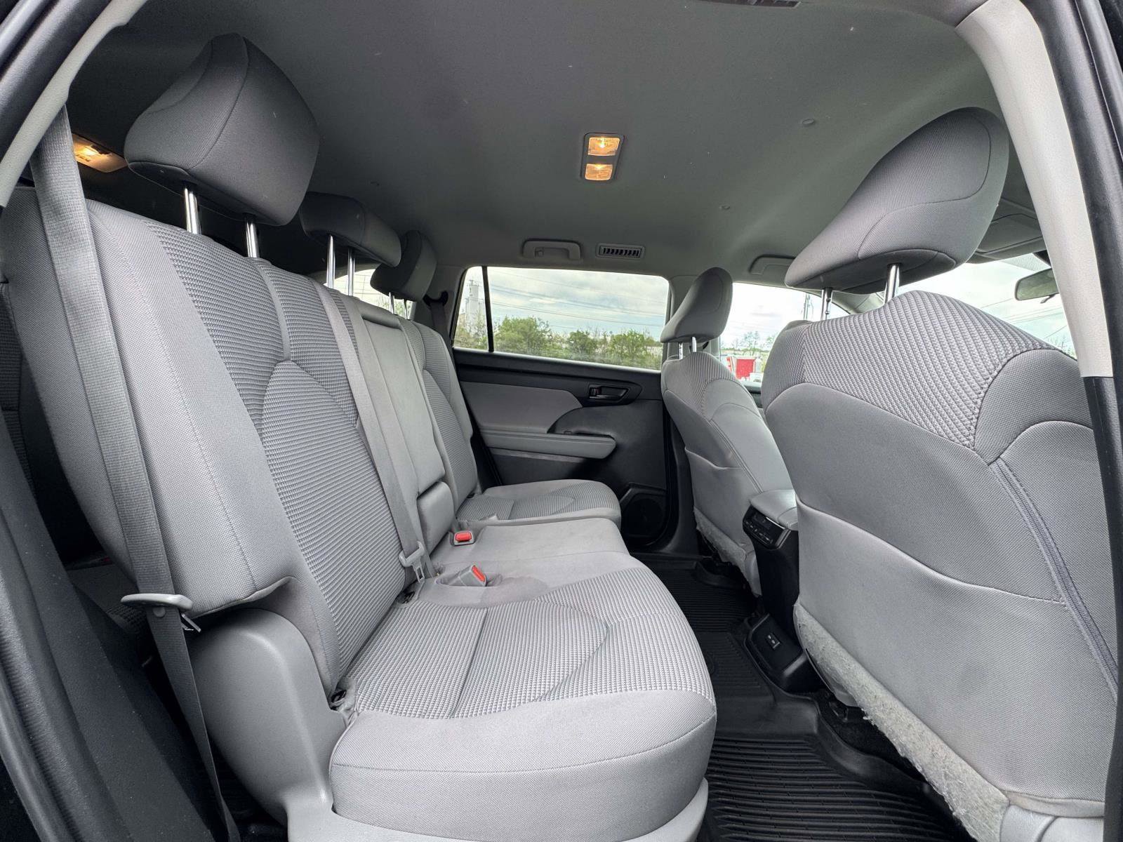 Used 2023 Toyota Highlander LE FWD image 12