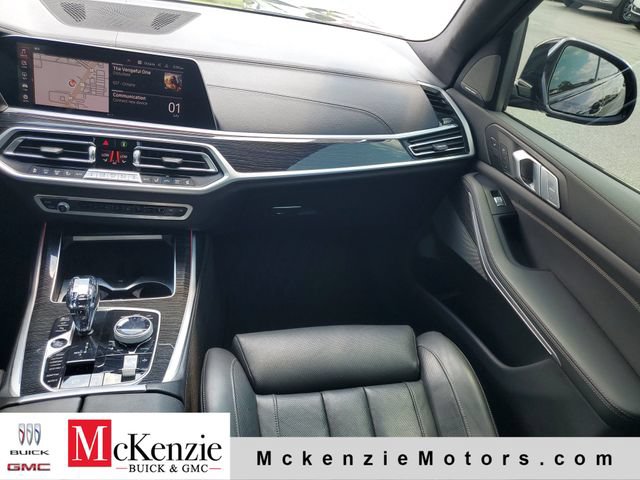 Used 2021 BMW X7 xDrive40i w/ M Sport Package AWD/4WD image 30