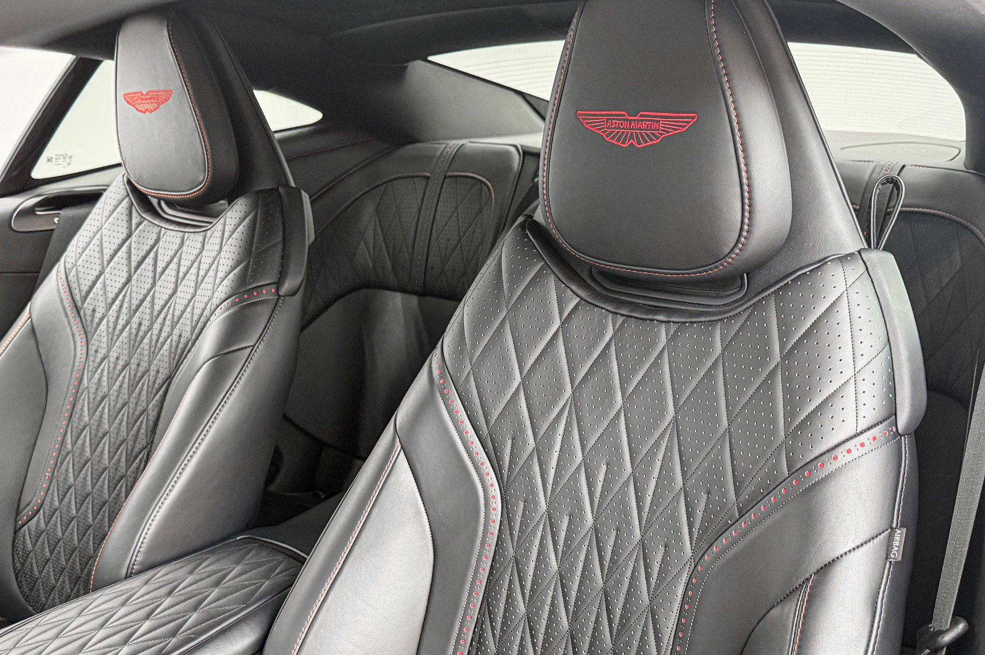 Used 2024 Aston Martin DB12 Coupe RWD image 17
