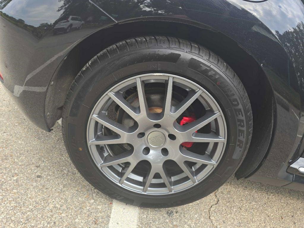 Used 2012 Volkswagen Beetle 2.0T image 32