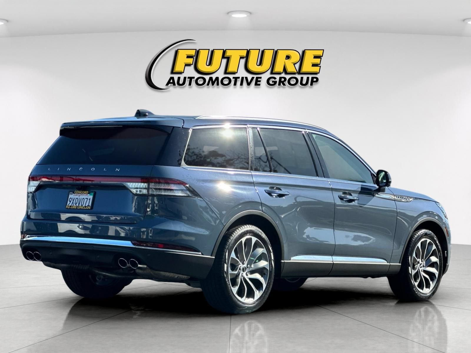 New 2026 Lincoln Aviator AWD image 3