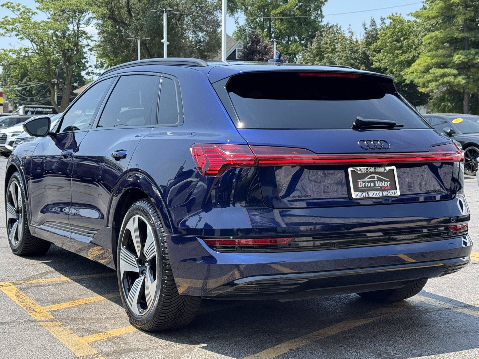 Used 2022 Audi e-tron Premium Plus w/ Premium Plus Package AWD/4WD image 8