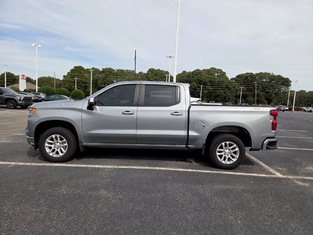 Used 2024 Chevrolet Silverado 1500 LT AWD/4WD image 4