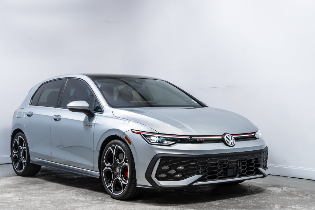 Used 2025 Volkswagen GTI Autobahn FWD image 9