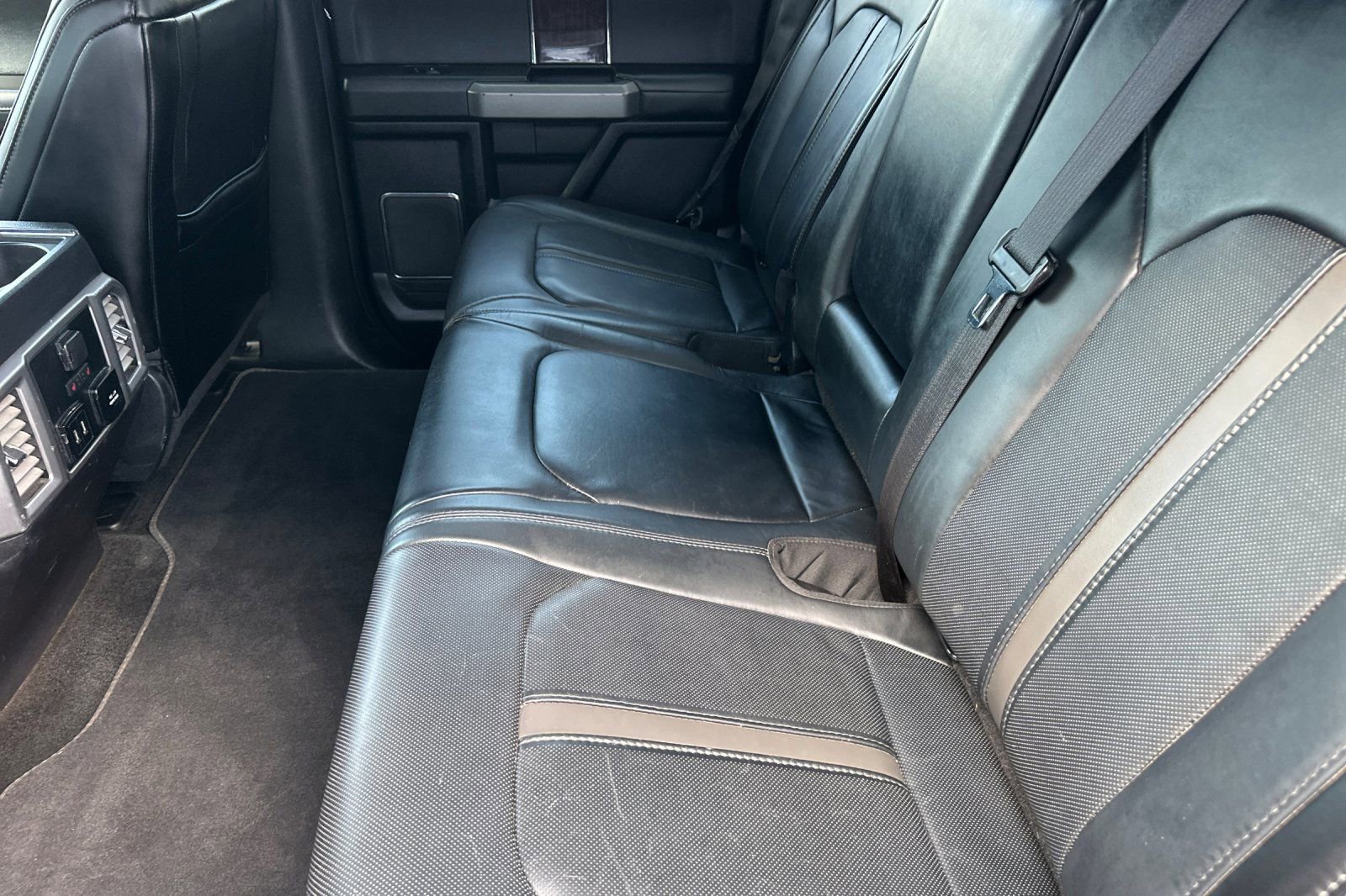 Used 2017 Ford F150 Platinum w/ Equipment Group 701A Luxury AWD/4WD image 12