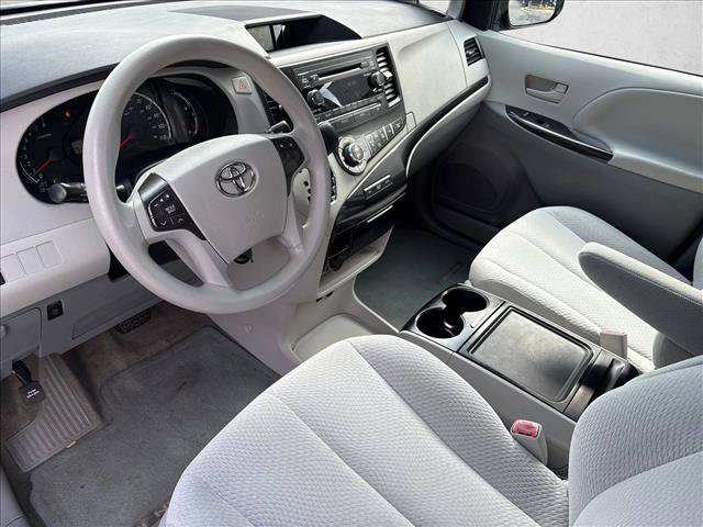Used 2013 Toyota Sienna LE w/ Towing Pkg FWD image 13