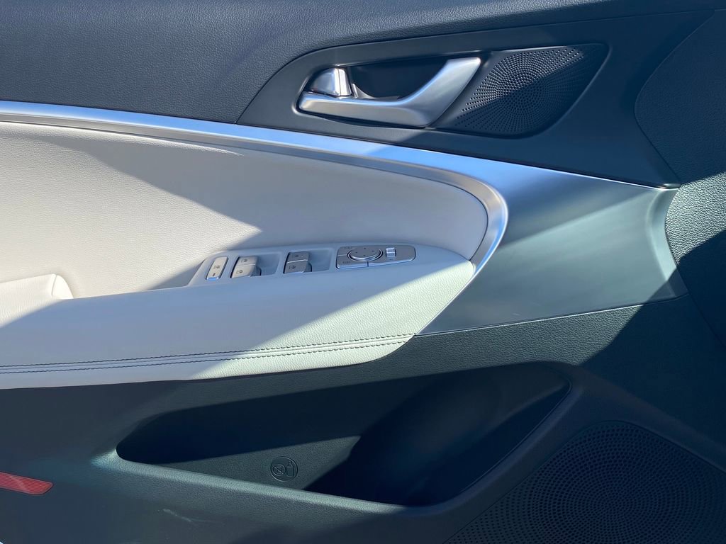 New 2025 Genesis G70 2.5T RWD image 12