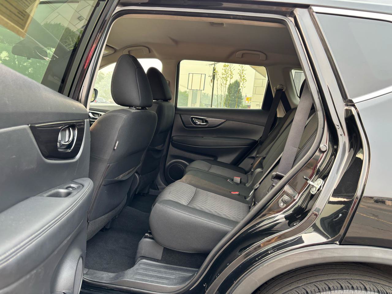 Used 2019 Nissan Rogue SV AWD/4WD image 31