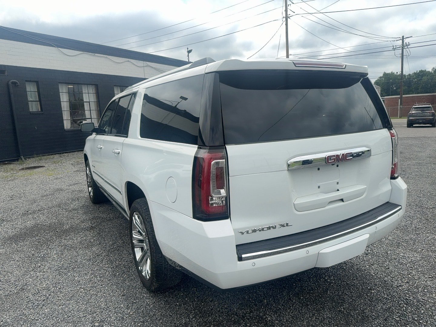 Used 2017 GMC Yukon XL Denali w/ Open Road Package AWD/4WD image 3