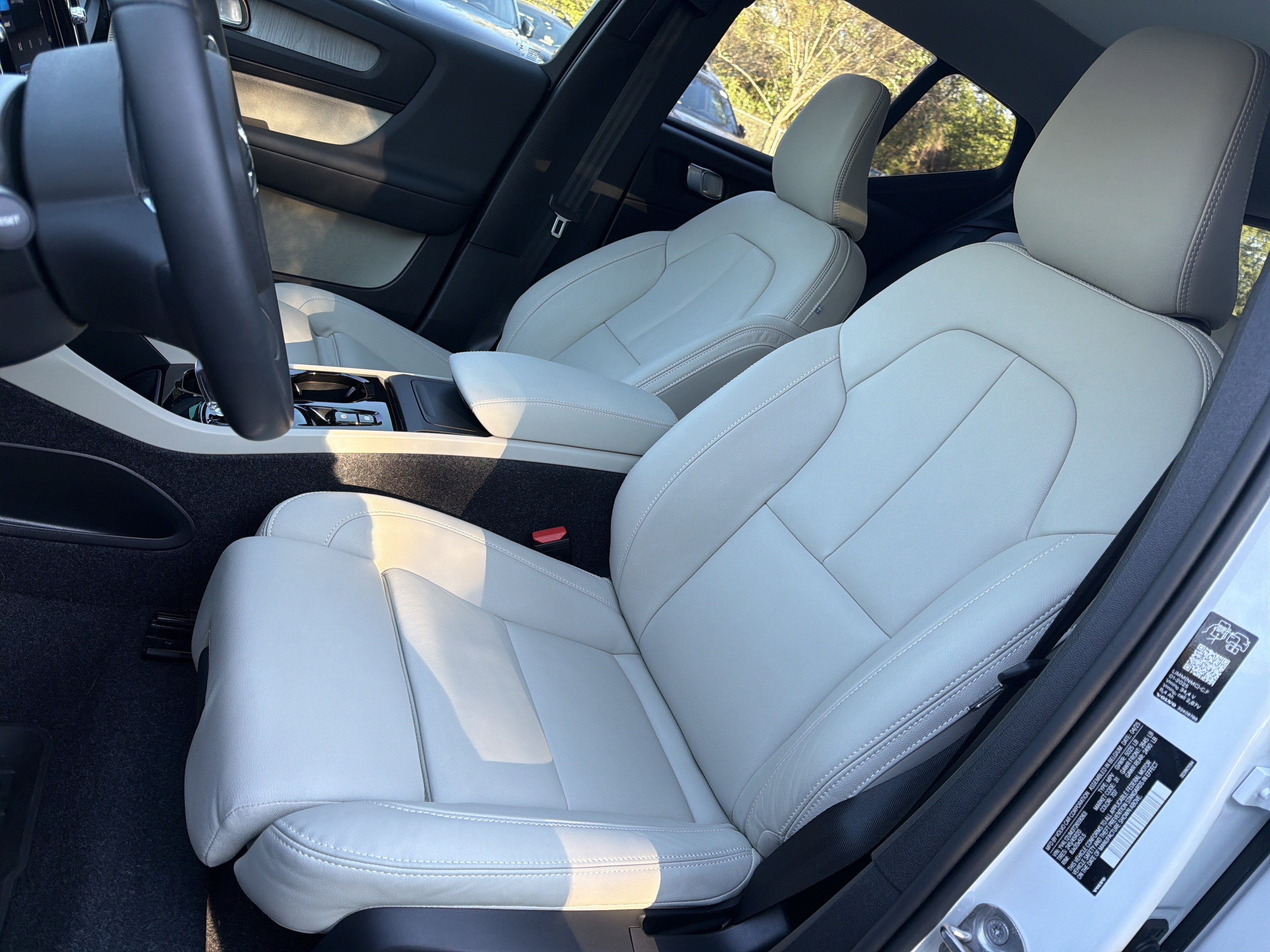 Used 2026 Volvo XC40 B5 Ultra w/ Protection Package Premier image 16