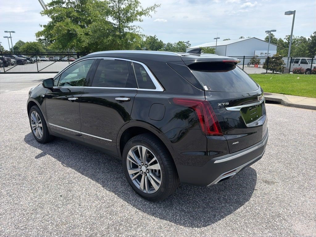 Certified 2025 Cadillac XT5 Premium Luxury w/ Technology Package AWD/4WD image 3