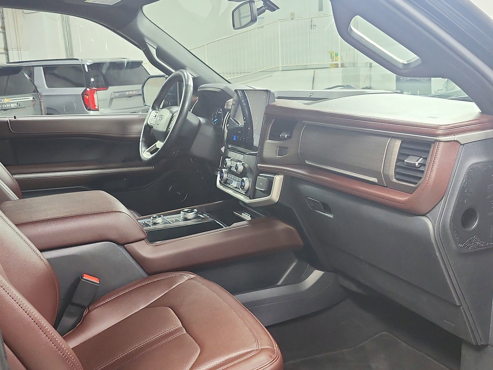 Used 2024 Ford Expedition Limited AWD/4WD image 38