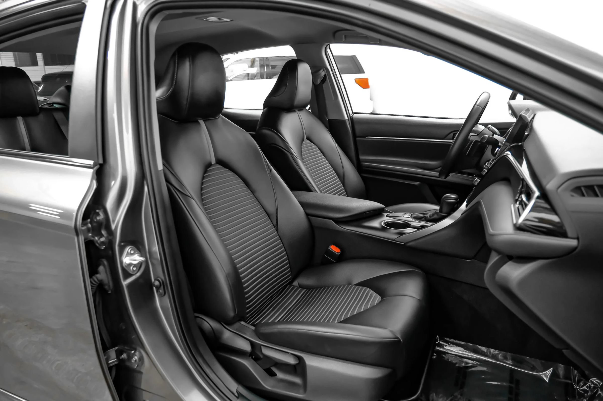 Used 2022 Toyota Camry SE FWD image 34