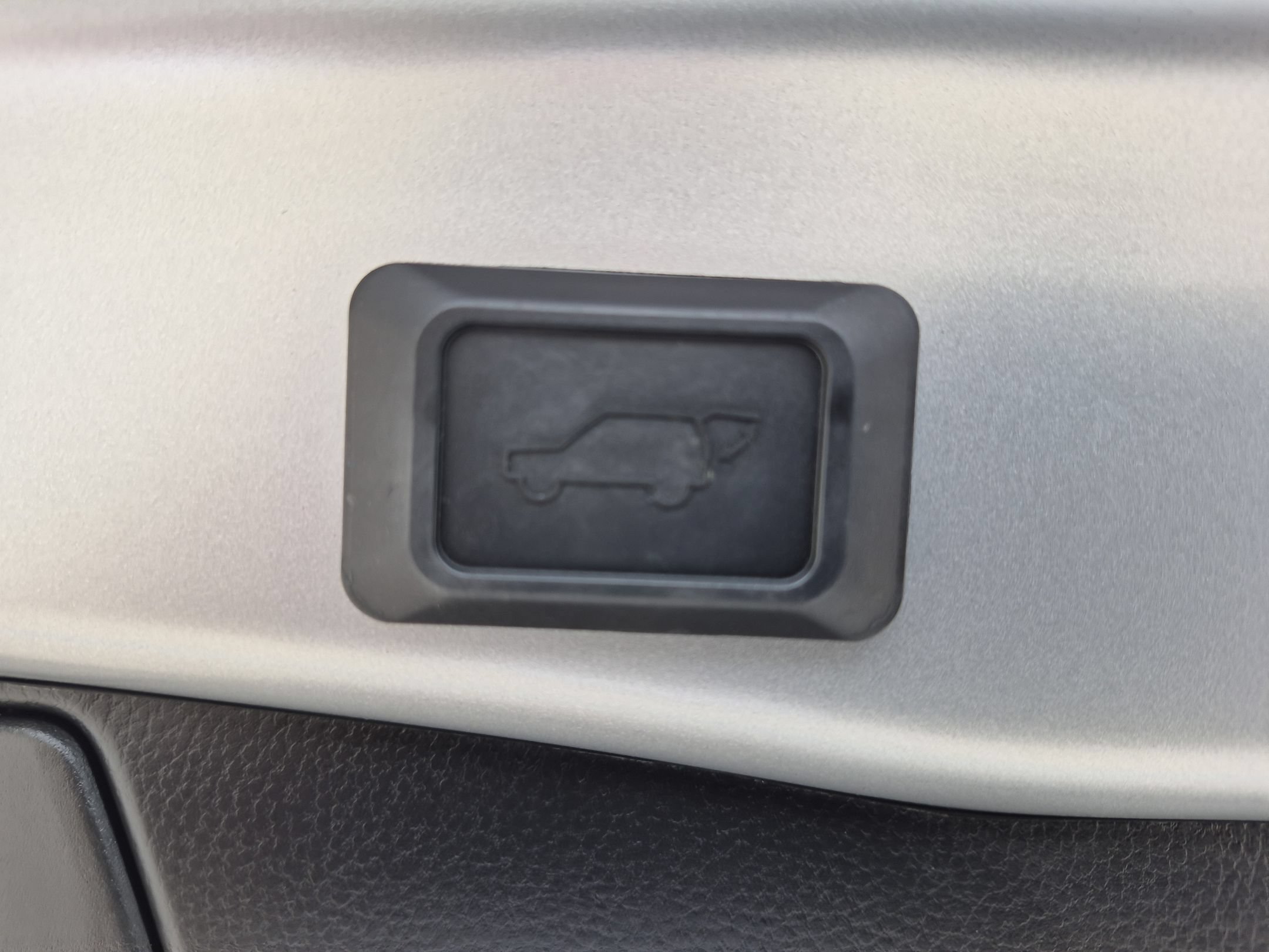 Used 2019 Toyota RAV4 Limited w/ Cold Weather Package AWD/4WD image 29
