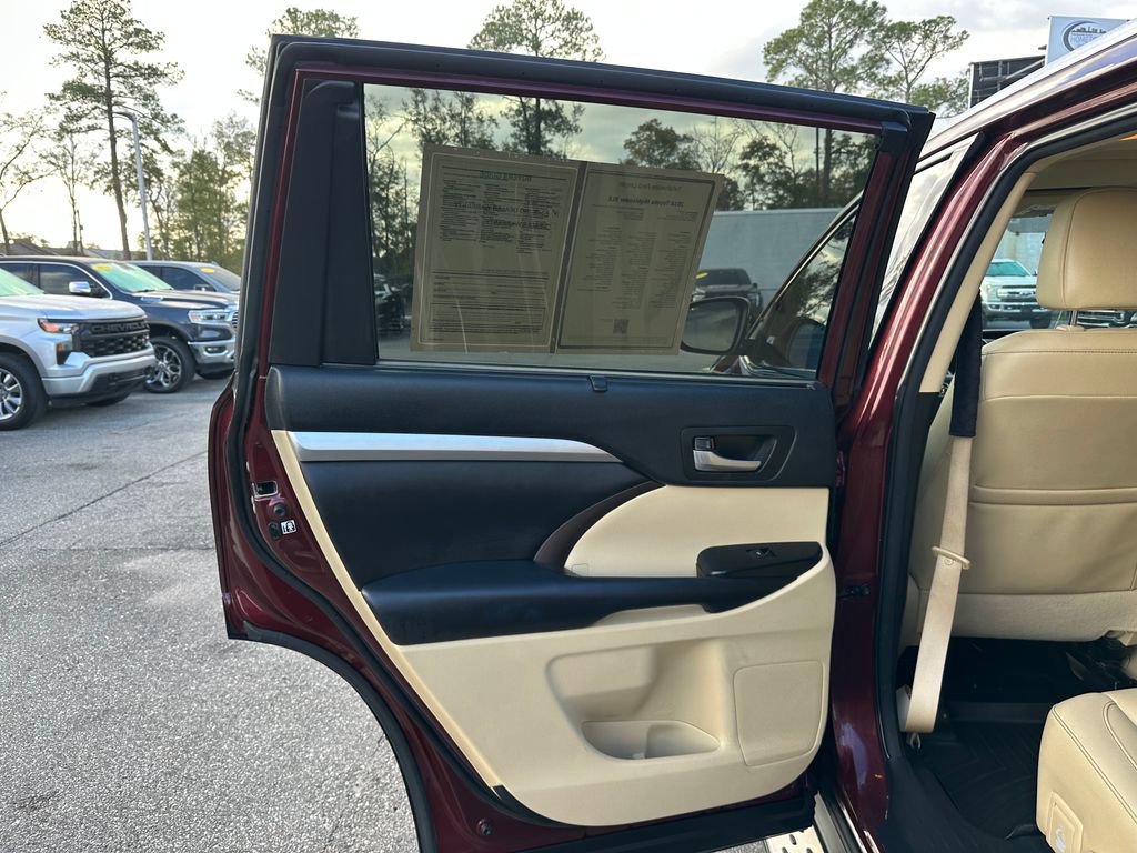 Used 2018 Toyota Highlander XLE image 28