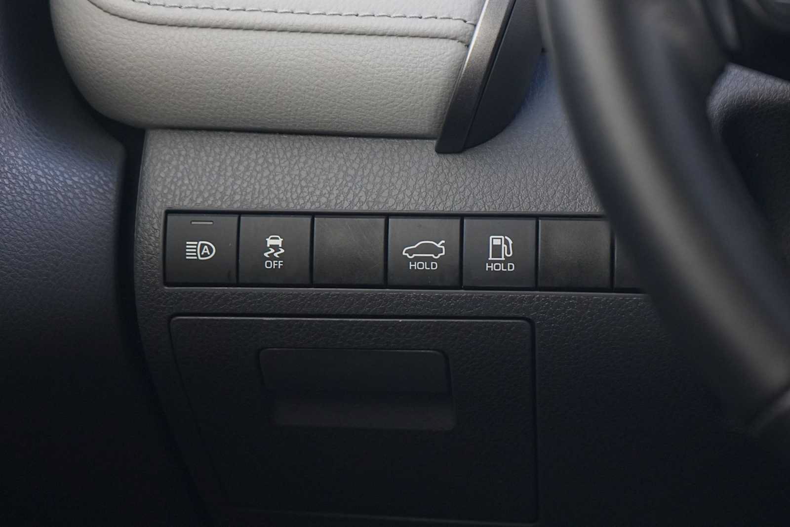 Used 2020 Toyota Camry XLE FWD image 23
