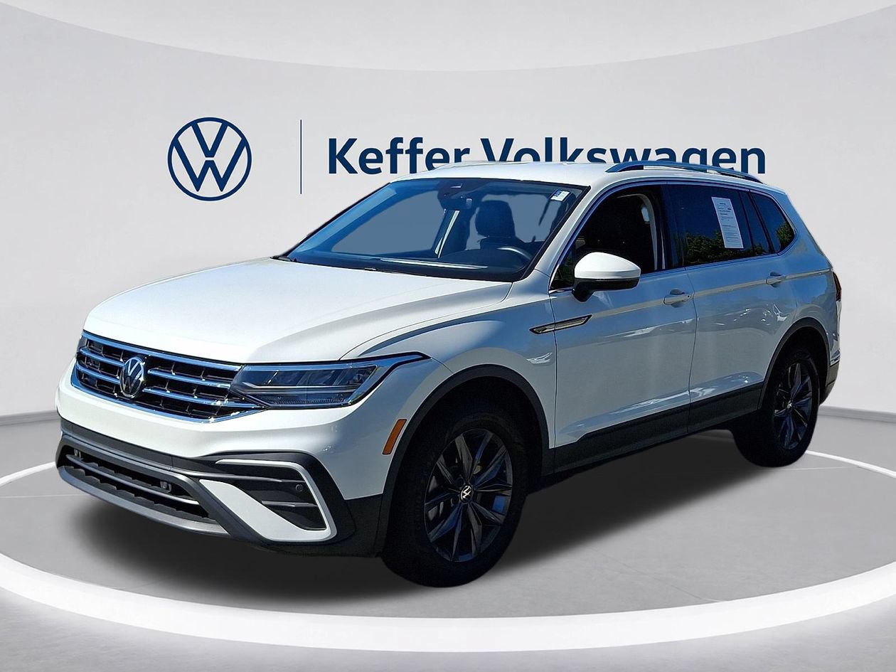 Certified 2023 Volkswagen Tiguan SE FWD image 3