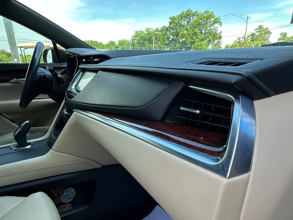 Used 2017 Cadillac XT5 Premium Luxury w/ Driver Assist Package FWD image 10