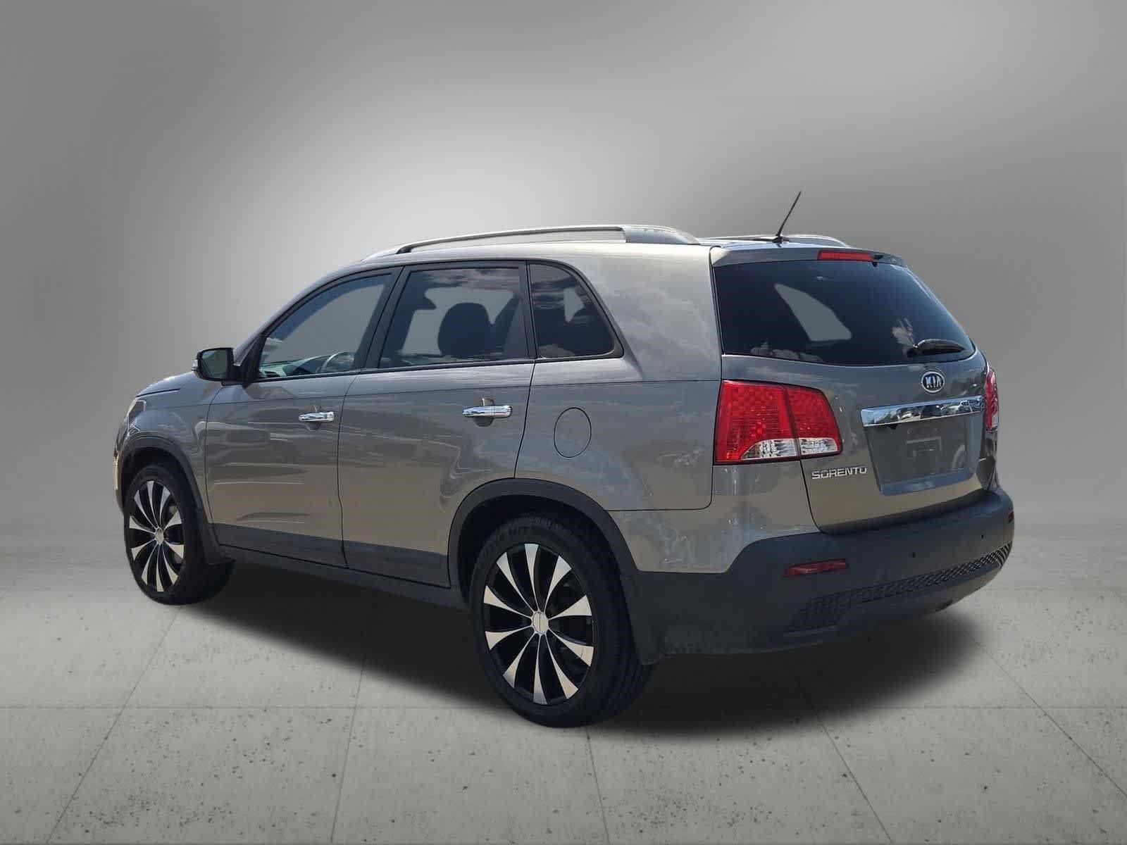 Used 2013 Kia Sorento LX w/ Convenience Pkg FWD image 4