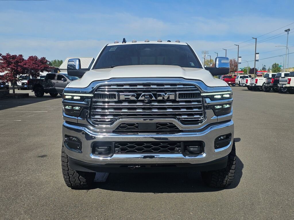 Used 2025 RAM 3500 Limited AWD/4WD image 3