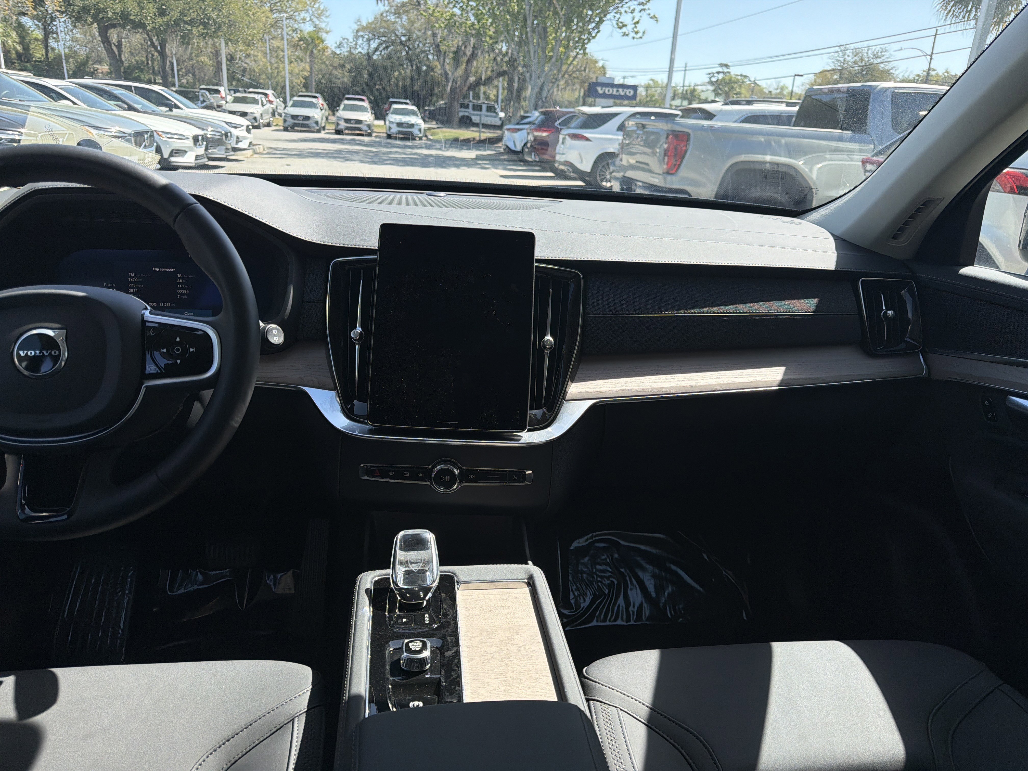 Used 2025 Volvo XC90 B6 Plus image 31