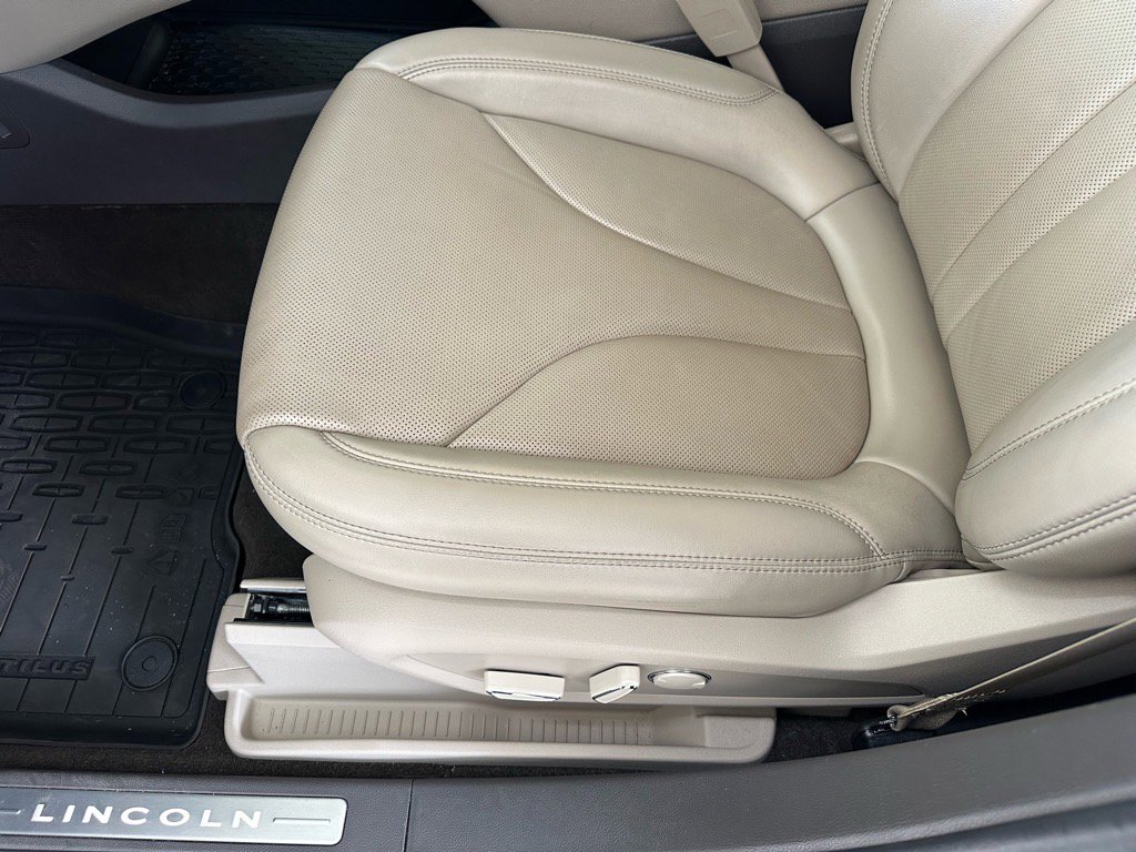 Used 2022 Lincoln Nautilus Reserve w/ Equipment Group 202A image 23