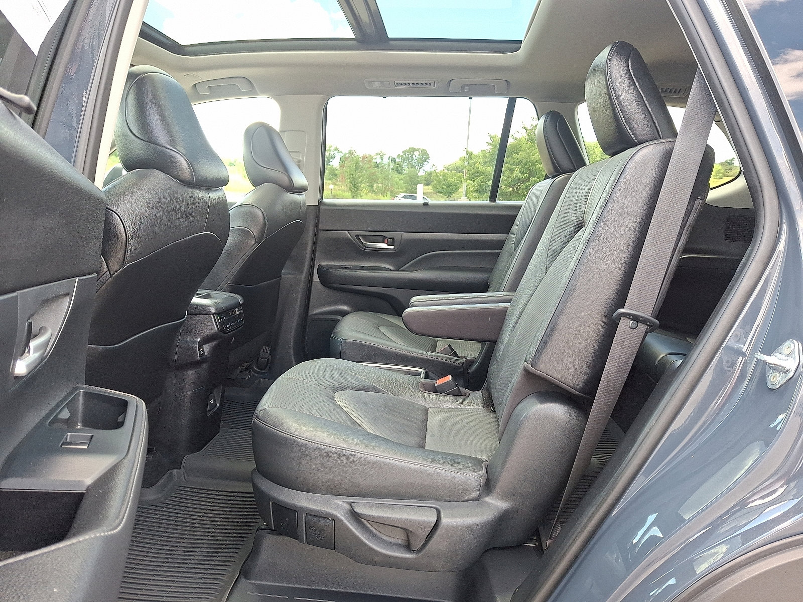 Used 2024 Toyota Grand Highlander AWD image 10