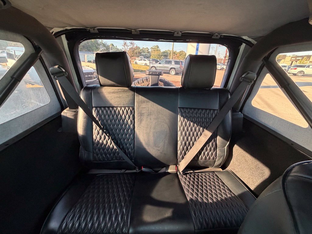 Used 2015 Jeep Wrangler Rubicon w/ Connectivity Group AWD/4WD image 16