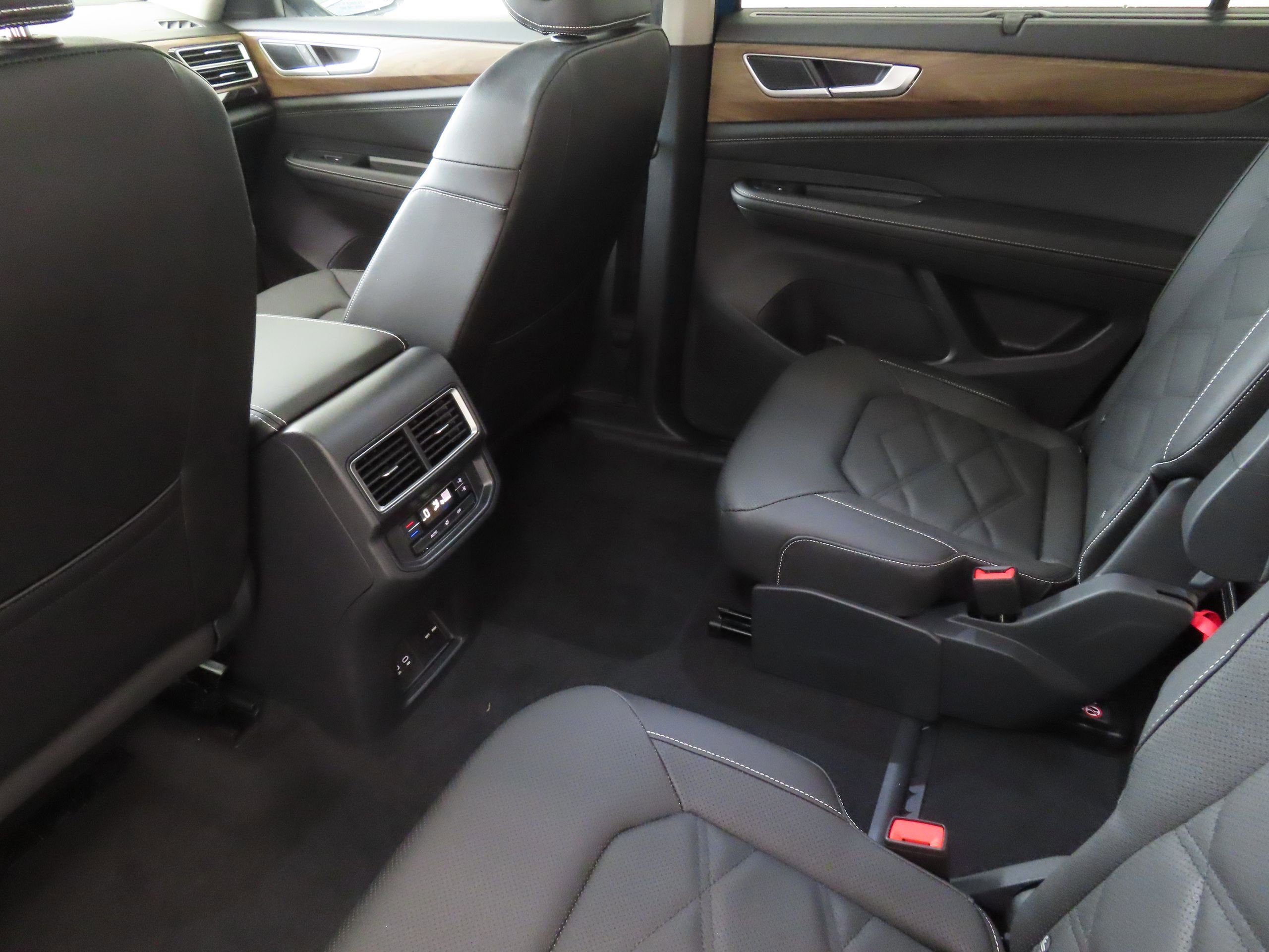 New 2025 Volkswagen Atlas SE FWD image 23