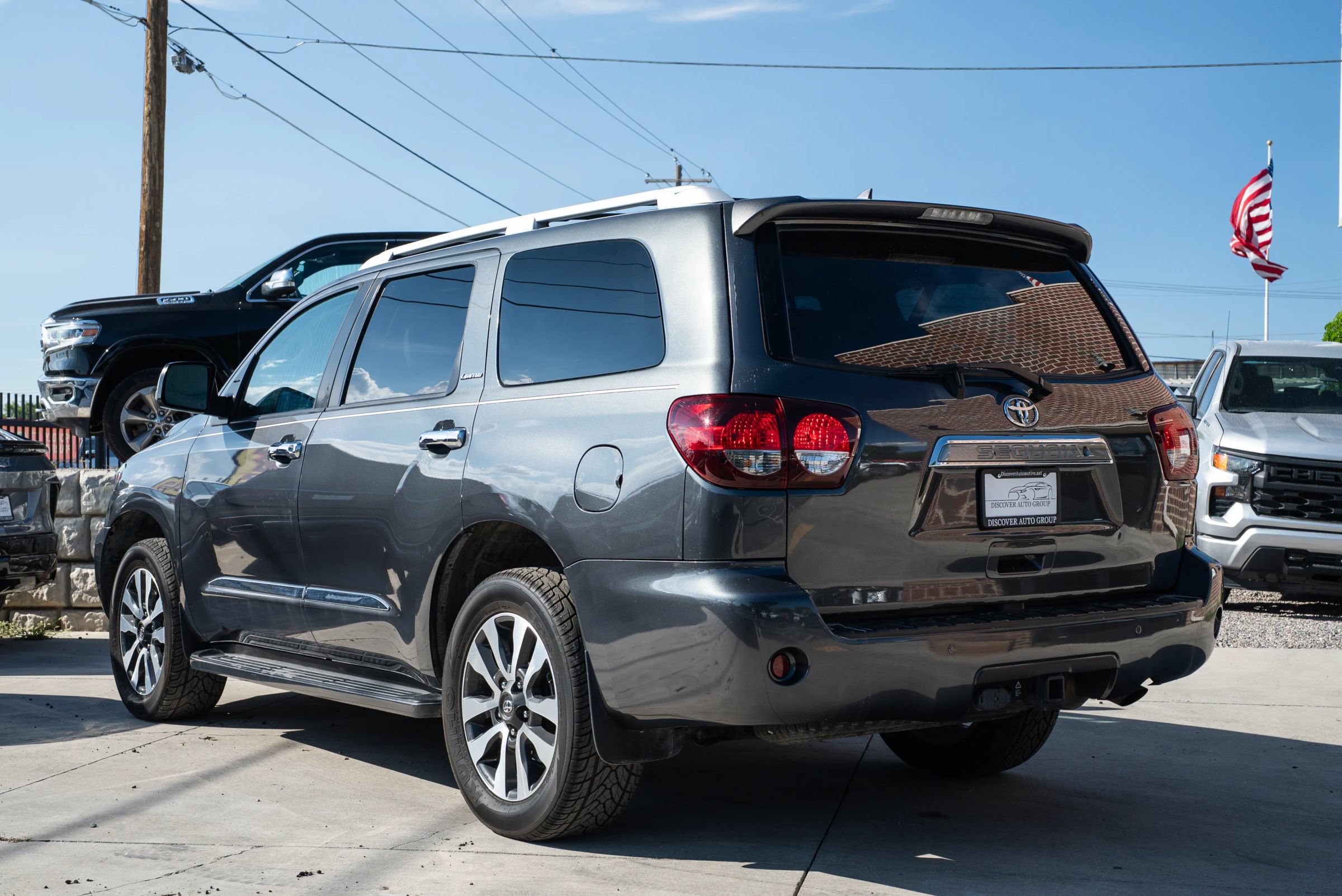 Used 2019 Toyota Sequoia Limited w/ Safety & Convenience Package AWD/4WD image 5