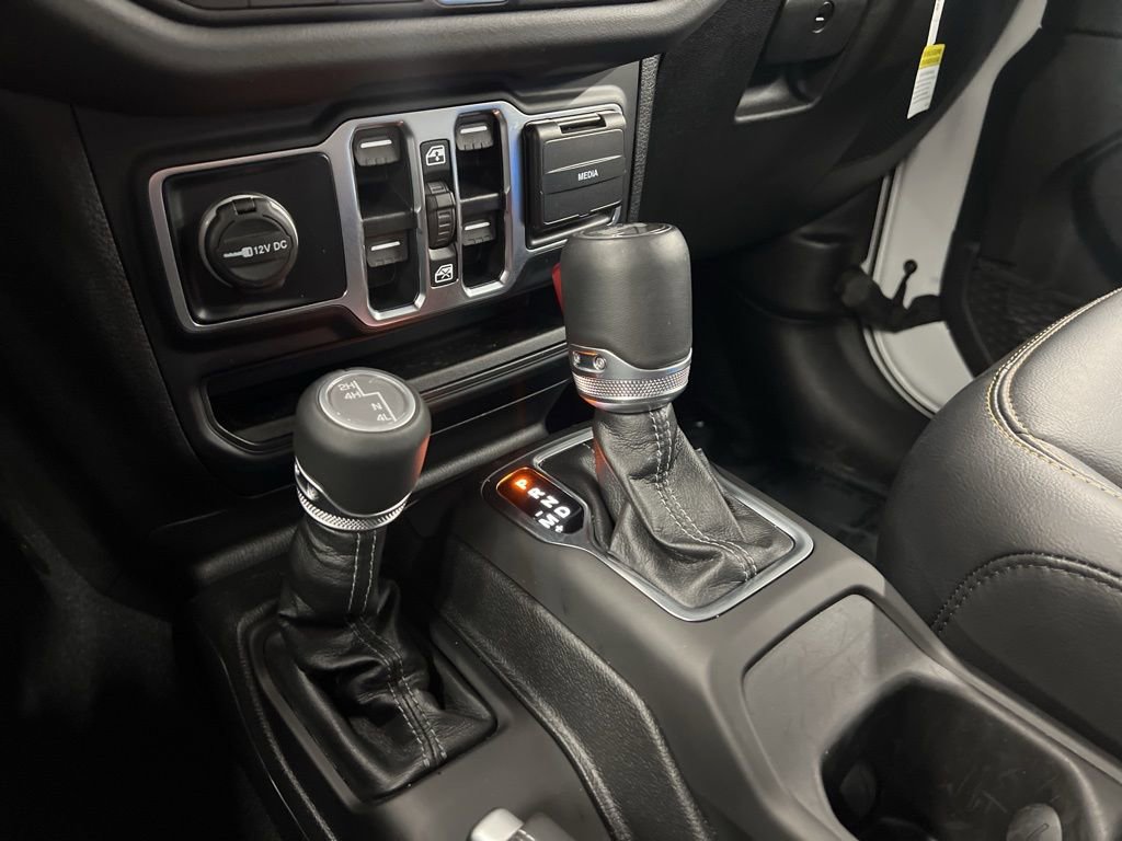 Used 2024 Jeep Wrangler Sahara image 20