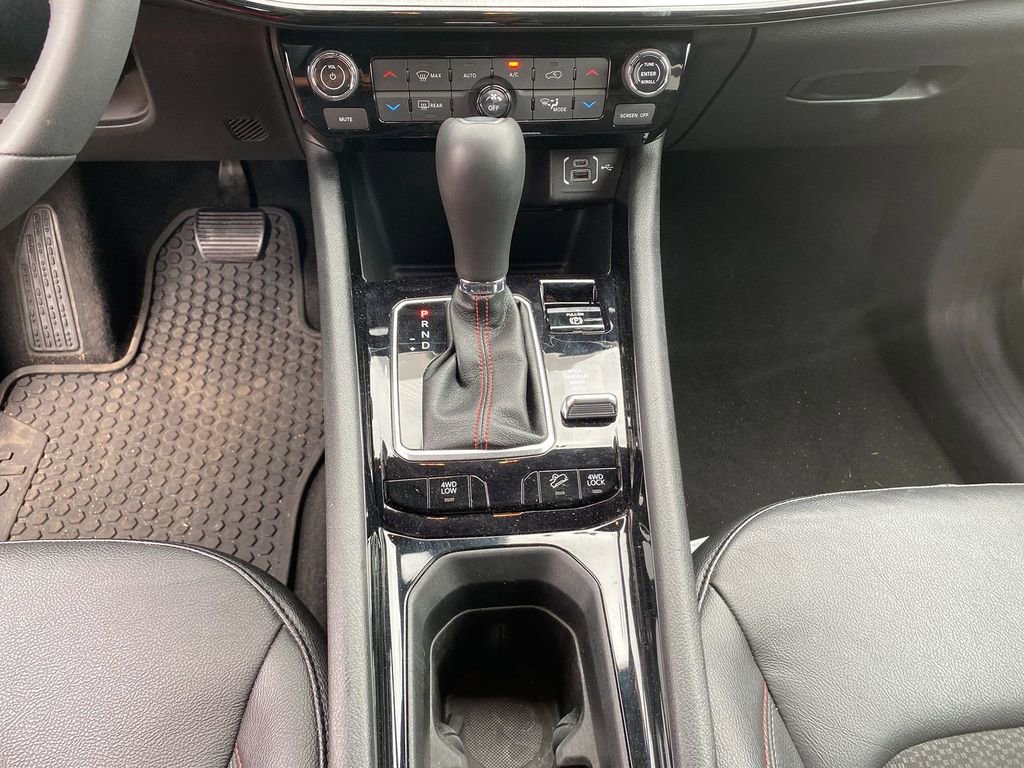 Used 2024 Jeep Compass Trailhawk image 22