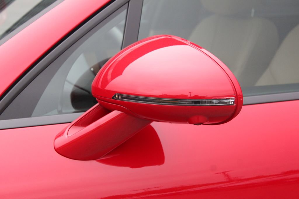 Certified 2025 Porsche Macan AWD/4WD image 14