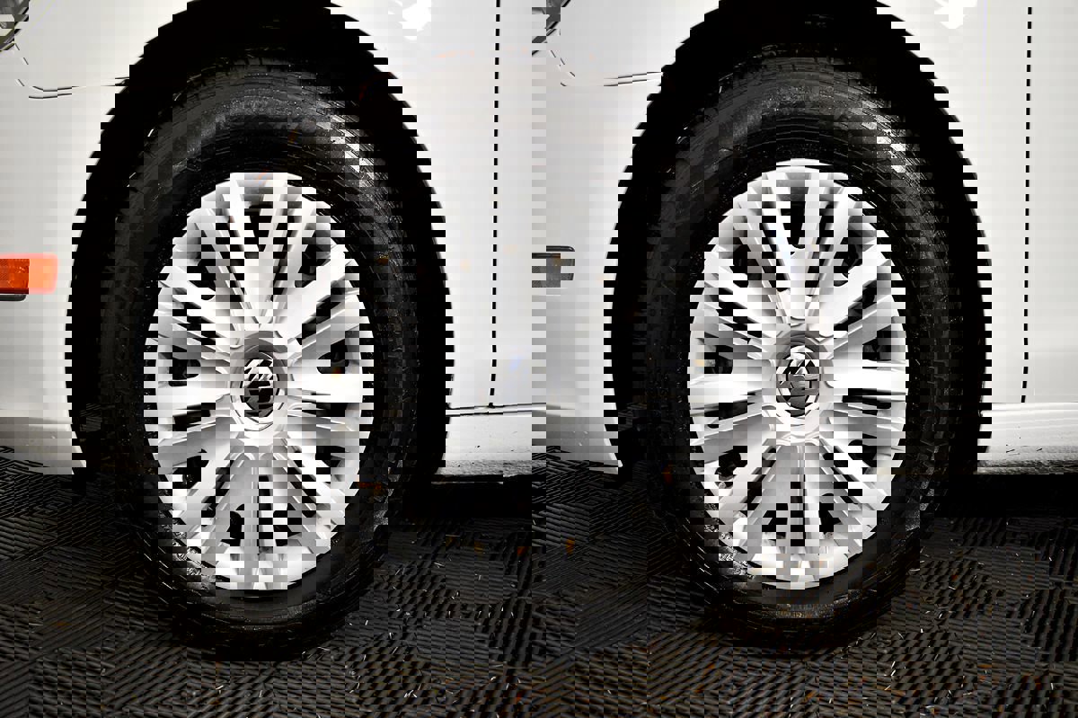 Used 2014 Volkswagen Golf 4-Door image 40