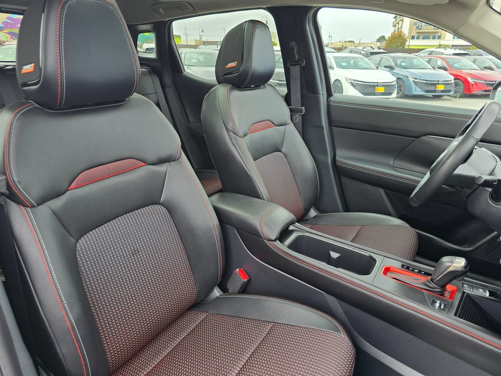 Used 2025 Nissan Kicks SR w/ SR Premium Package FWD image 9