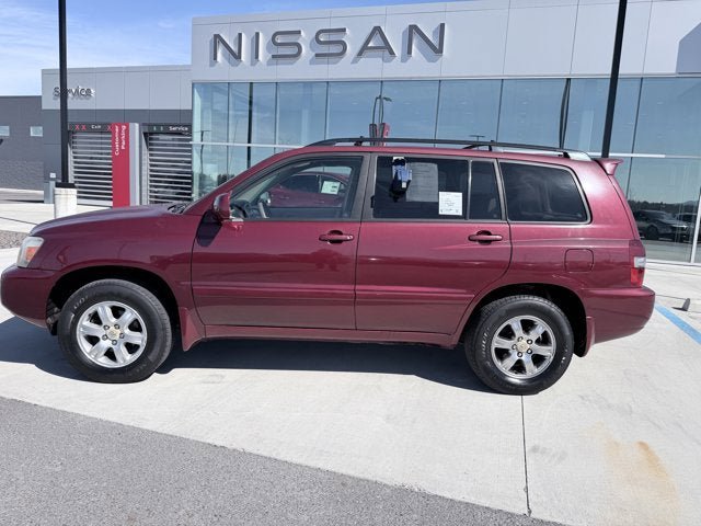 Used 2005 Toyota Highlander 4WD V6 w/ 3rd Row image 2