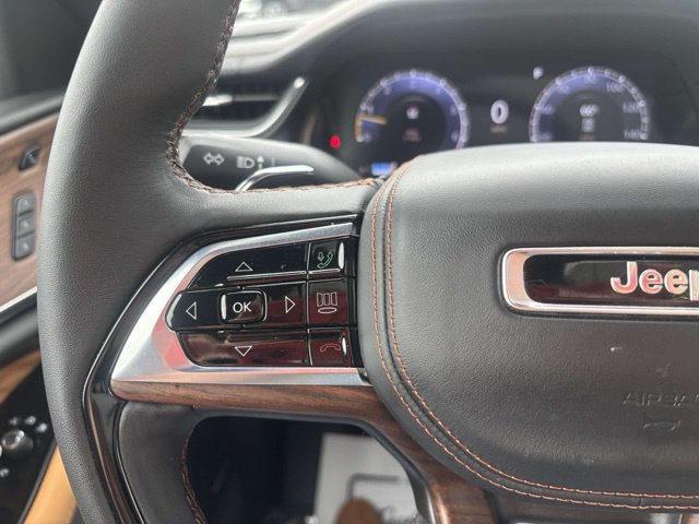 Used 2024 Jeep Grand Cherokee L Summit w/ High Altitude Package AWD/4WD image 17