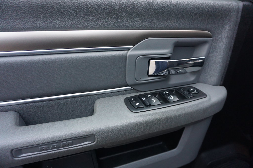 Used 2018 RAM 1500 Big Horn AWD/4WD image 3