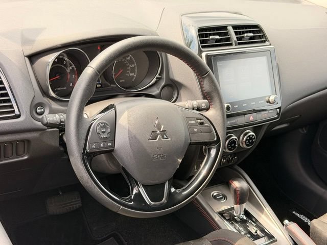 Used 2025 Mitsubishi Outlander Sport AWD image 18