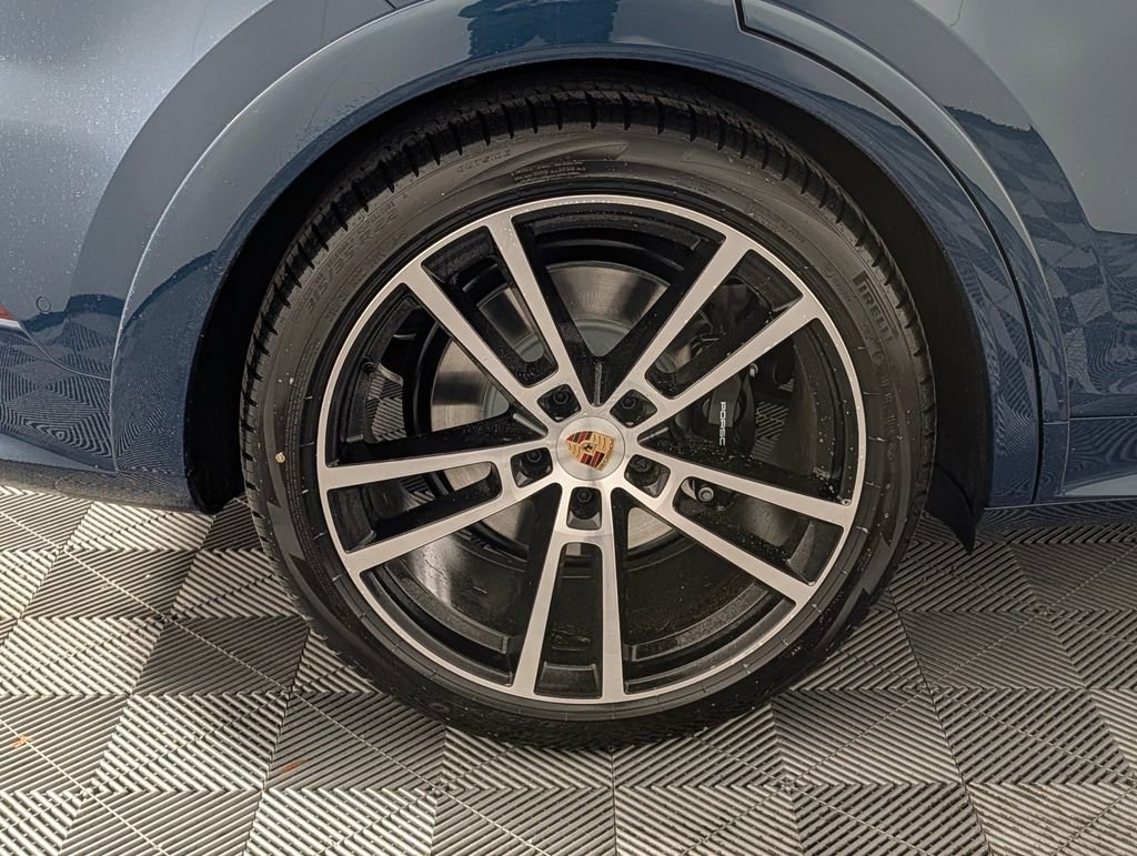 New 2026 Porsche Cayenne GTS image 13