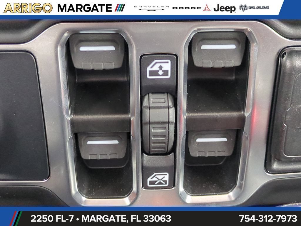 Used 2025 Jeep Wrangler Unlimited Sahara AWD/4WD image 24